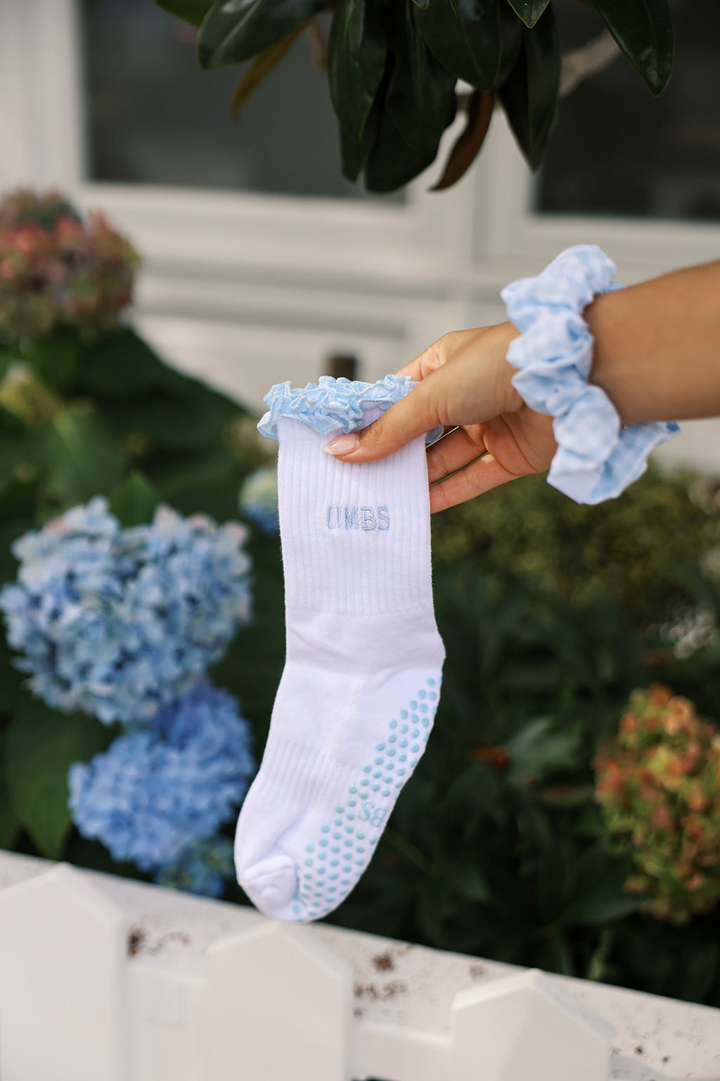 Beach Club Grip Socks & Scrunchie Set – Blue